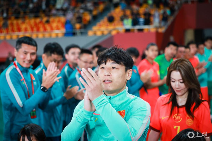 卧槽！詹姆斯跟湖人的矛盾，2021年就发生了...