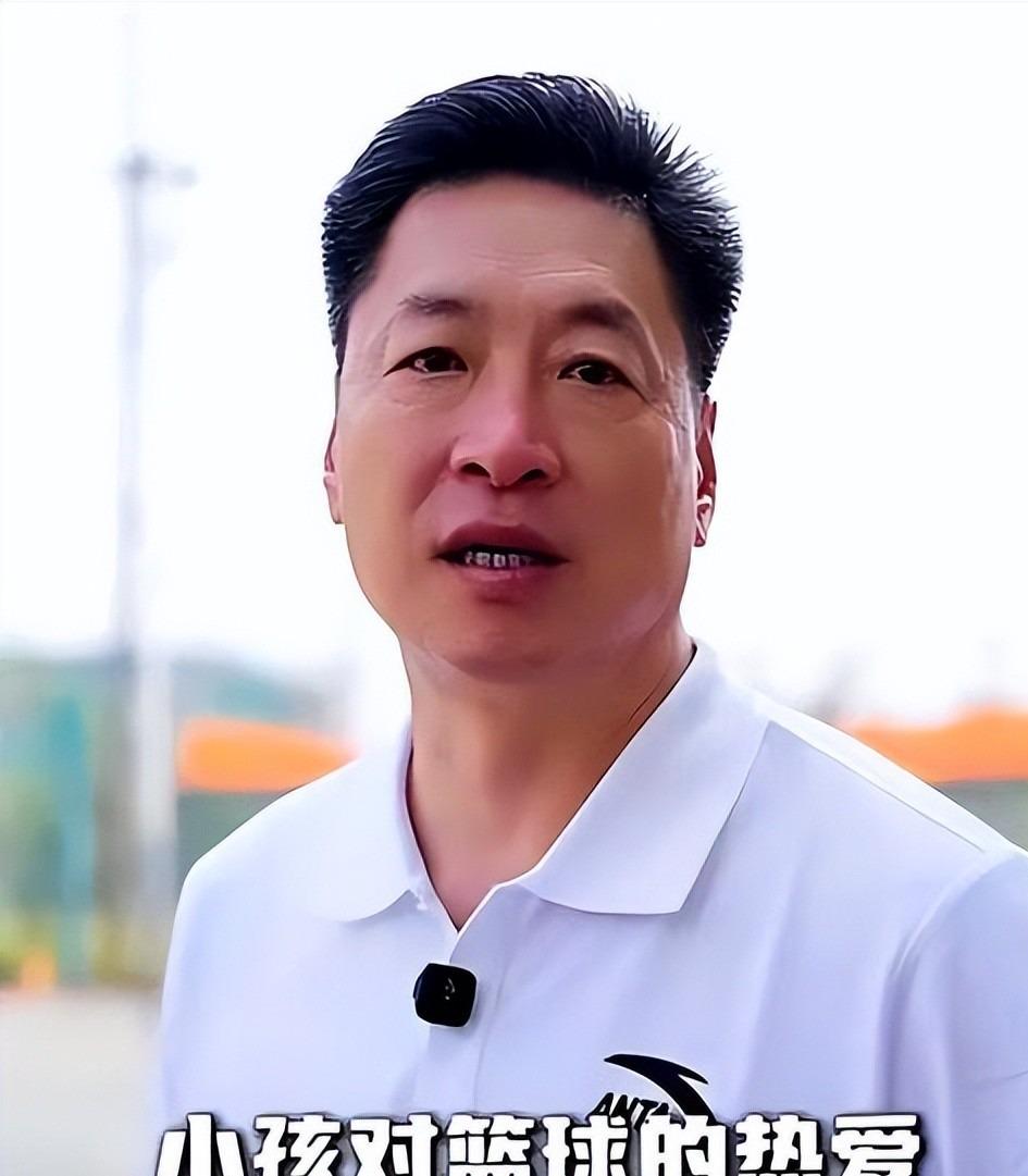 杨毅揭中国体育内幕：各协会一把手大多数没有专业背景 杜绝山头文化
